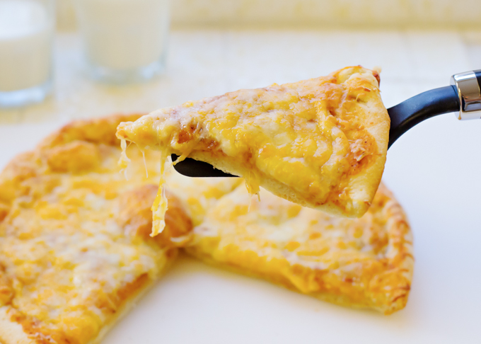 https://www.joyineveryseason.com/wp-content/uploads/2015/09/Kids-Easy-Cheese-Pizza-7.jpg